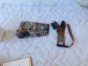 lot 134 image: Bow accessories - arm guard and shooting glove