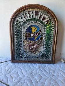 lot 136 image: Vintage large Schlitz beer lighted sign - plastic - needs new cord