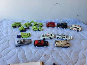 lot 142 image: Selection of vintage transformers toys