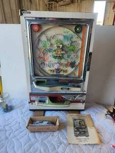 lot 2 image: Super Deluxe semi-automatic Pachinko machine