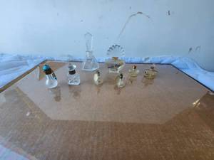 lot 148 image: Vintage selection of miniature perfume bottles