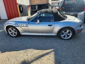 lot 190 image: 2002 BMW Z3 2.5i - runs - Engine light is on - Vin#4USCN33412LM06380 - Come and Preview - NO TITLE - Buyer will need to apply for lost or Bonded title. - SOLD AS IS