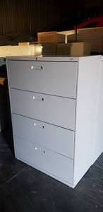 lot 75 image: HON 4-Drawer Lateral File Cabinet w Key