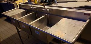 lot 90 image: 3 Basin Stainless Steel Dishwashing Station Sink