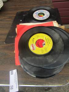 lot 58 image: oldies but goodies 48s records unknown condition, no sleeve, Frankie Yankovic, Neil Diamond, B-528 qty 15 plus