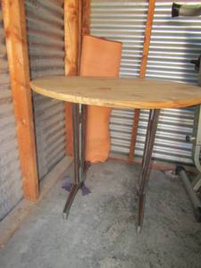 lot 78 image: Metal frame wood top oval dining table 2936 diameter