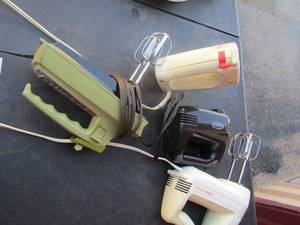 lot 81 image: Sunbeam 5 speed mixer, krups 3 speed mixer, chefs mark 3 speed mixer, sunbeam mix master qty 4 total
