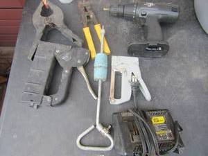 lot 95 image: Stanley charger 18 volt power craft drill, no charger or battery, 2 hand operated staplers