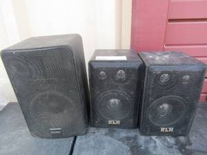 lot 121 image: Optimus 120 watt- 60rms black speakers qty 2, older logitech computer mouse