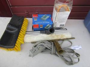 lot 125 image: Blue tub of tv remotes, misc plugs
