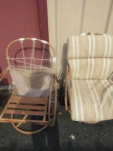 lot 129 image: 4 outdoor metal patio chairs needs replacemtn seating cushions  X$$