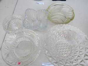 lot 136 image: Various clear glass candy dishes, 1 yellow glass candy bowl