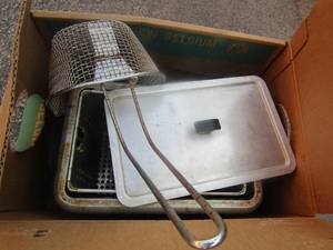 lot 153 image: Dormyer deep fryer very well used has lid and basket
