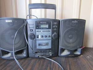 lot 164 image: Sony radio with built in speakers, cassette tape player and cd disc changer, used, unknown working condition