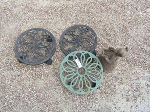 lot 192 image: 3 rolling plant stands, yard art of a little girl