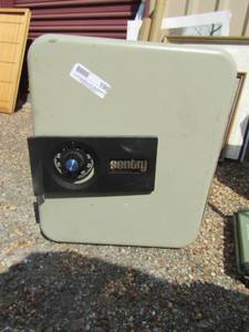 lot 196 image: Sentry safe, no combo or lock key not opened can be reset