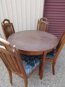 lot 202 image: Solid wood oval dining table with 4 chairs wicker back with padded seating, table size 2942,   chair size 42 height