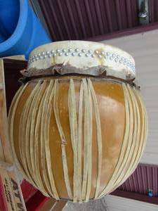 lot 5 image: African drum, 22x23 made & obtaned in Africa