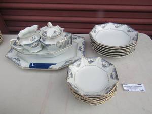 lot 16 image: Harmony house dishes, 8 berry bowl 5 12 , creamer and sugar, gravy bowl, serving platter, 7 large soup bowls