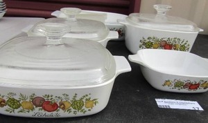 lot 17 image: VINTAGE CORNINGWARE SPICE OF LIFE LE ROAIMAIN Set of 5 dishes with 4 lids, X$$$