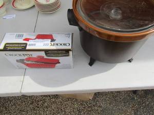 lot 222 image: Brown covered crock pot and a Denhoff 2 piece New non stick non electric ware crock pot NIB