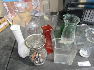 lot 237 image: large lot of colorful and clear vases qty 11