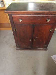 lot 243 image: 322817 storage cabinet for garage use, 1 pull out drawer and dB door open space at bottom