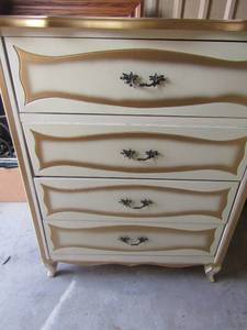lot 244 image: FRENCH PROVENCIALl chest 4 drawers, 423518 GREAT Condition