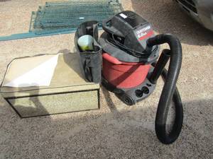 lot 38 image: 6.0 craftsman wetdry shop vac, comes with all different componets