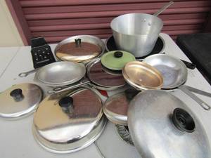lot 29 image: Large lot of pots and pans, some have lids and some do not, most are stainless steel