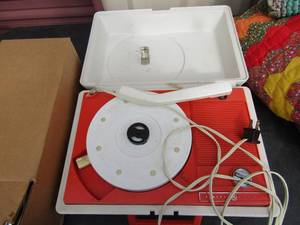 lot 30 image: Hydro Air aqua heat whirlpool  bath heater NIB,  &  GE 45 record turn table plater in case
