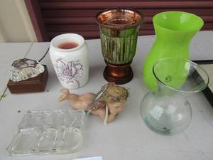 lot 250 image: various scentsy warmers, vases, clear glass symbols says mom & dad,