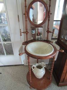 lot 8 image: Vintage WASH STAND BARLY TWIST SPINDLES , OVAL MIRROR , 22 Wash Bowl and PITCHER cotton candy color 50 12 21 12 Disassembled