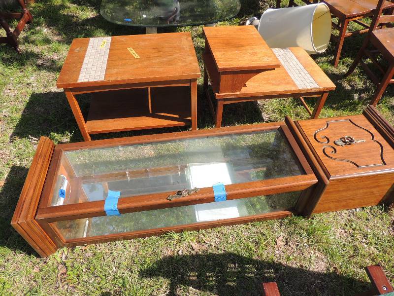 lot 11 image: MID CENTURY FURNITURE
