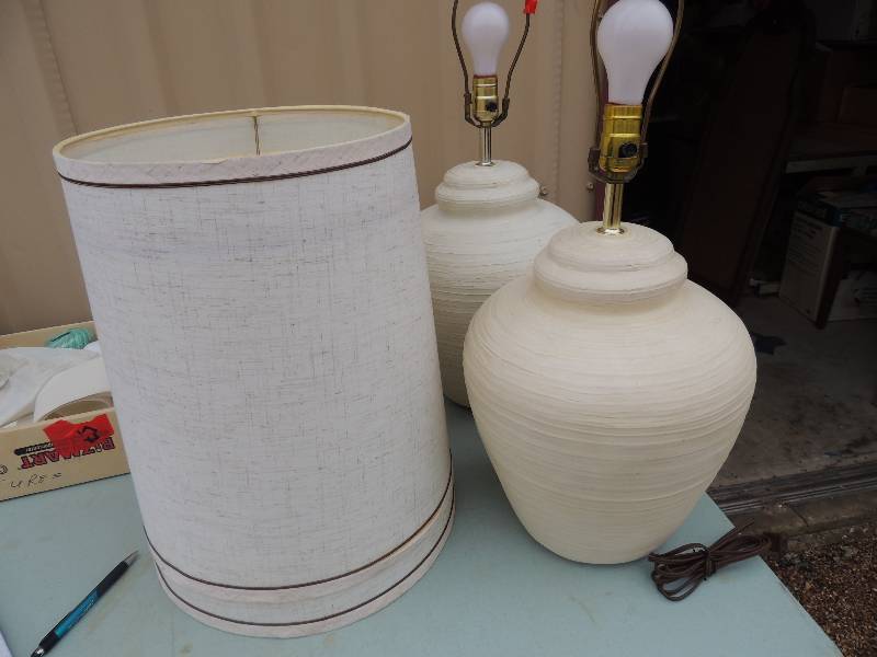 lot 56 image: DECOR