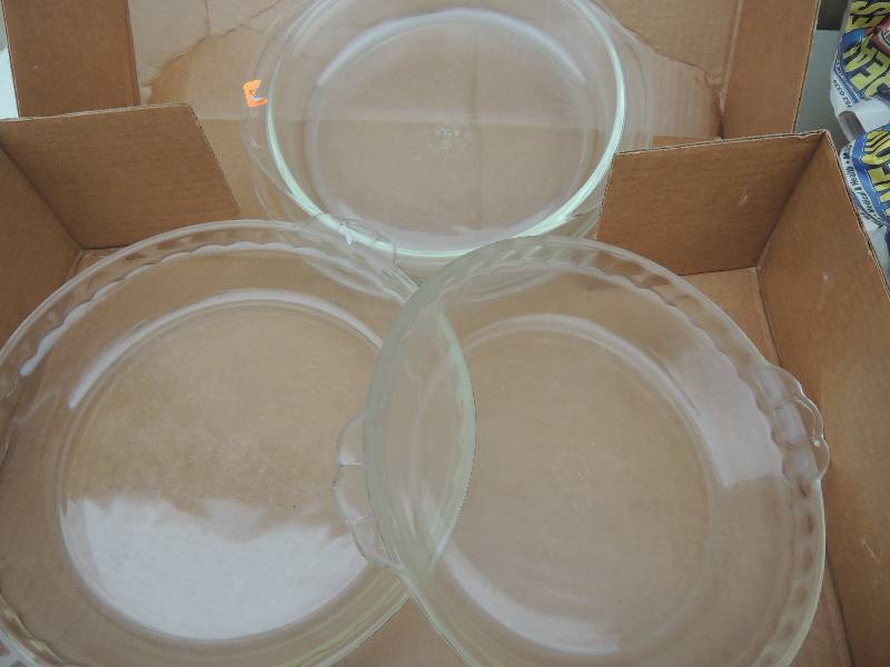 lot 74 image: GLASSWARE