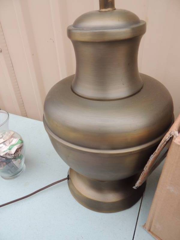 lot 104 image: DECOR