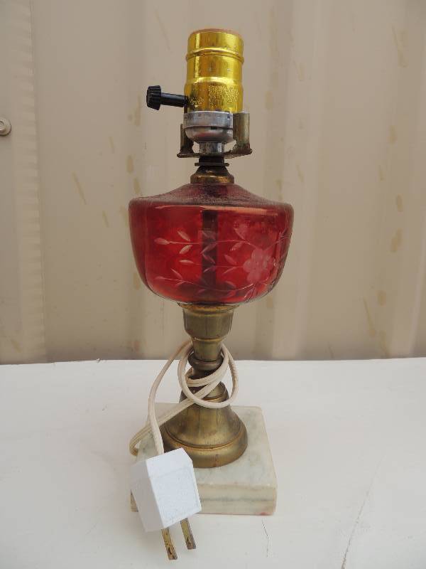 lot 106 image: Cranberry  Lamp...