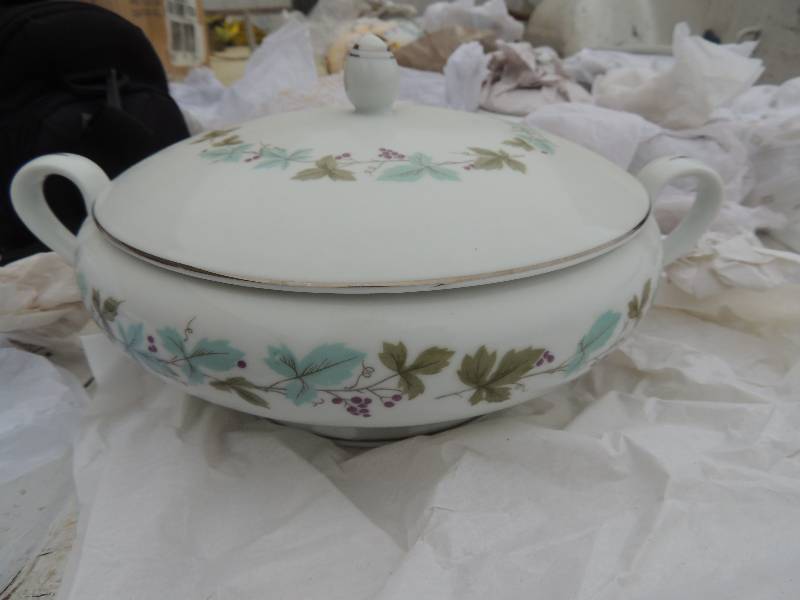 lot 24 image: FINE CHINA - JAPAN MS 6701