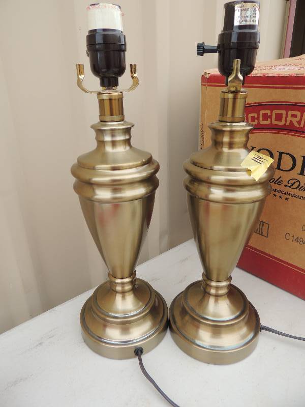 lot 114 image: LIGHTING
