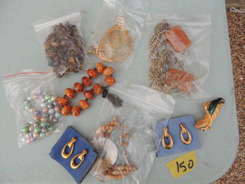 lot 150 image: JEWELRY