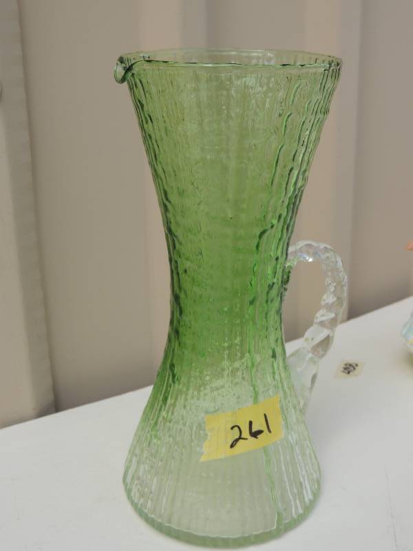 lot 261 image: DECOR