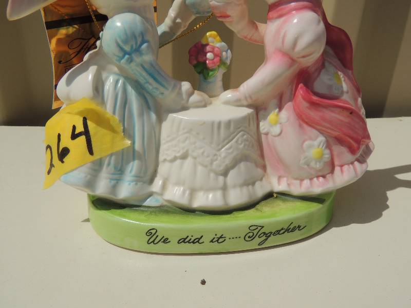 lot 264 image: COLLECTABLE
