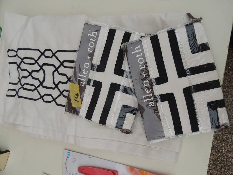 lot 156 image: DECORE