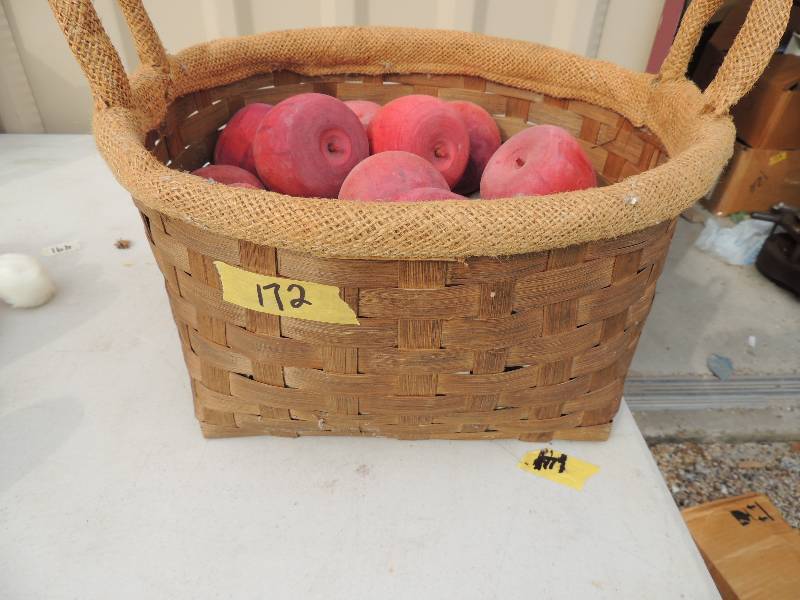 lot 172 image: DECORE