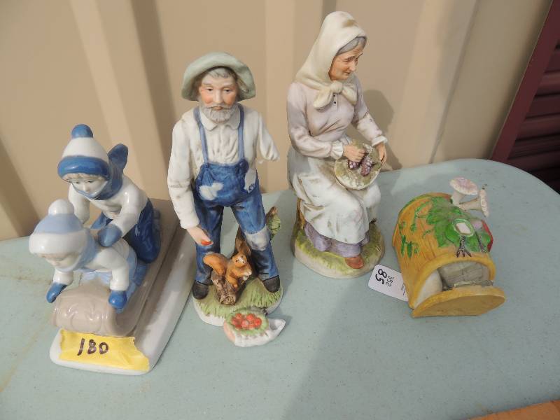 lot 180 image: COLLECTABLE