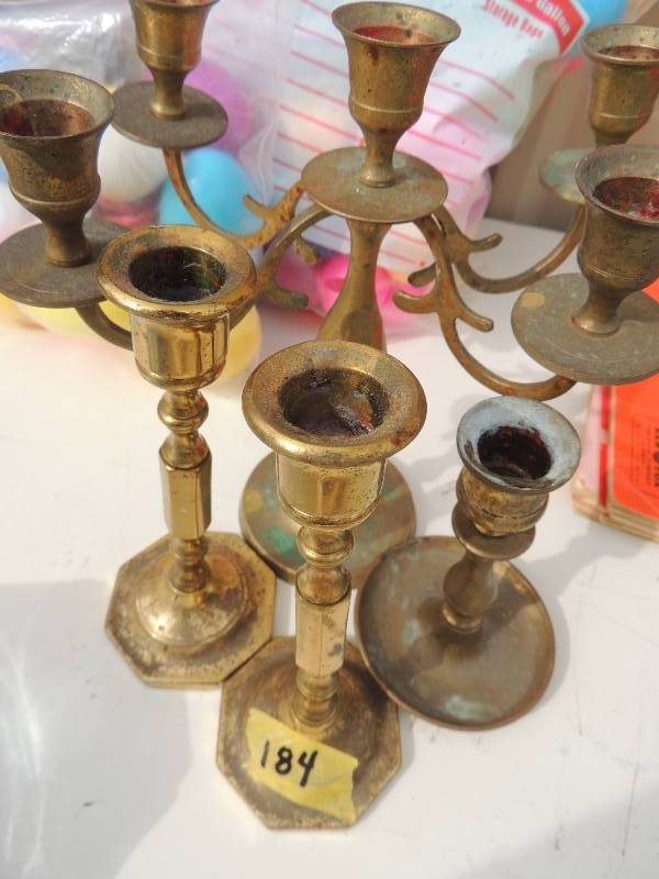 lot 184 image: DECORE