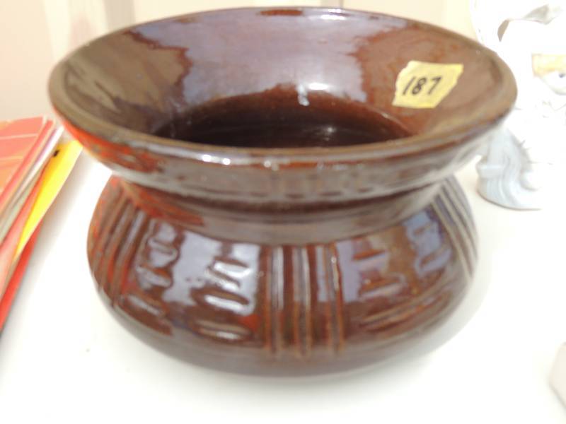 lot 187 image: COLLECTABLE Roseville OHIO