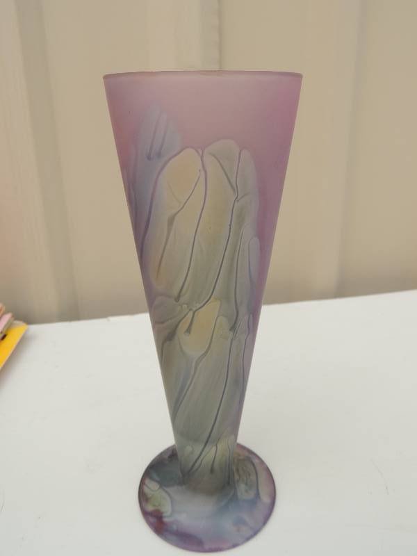 lot 192 image: Carnival glass COLLECTABLE