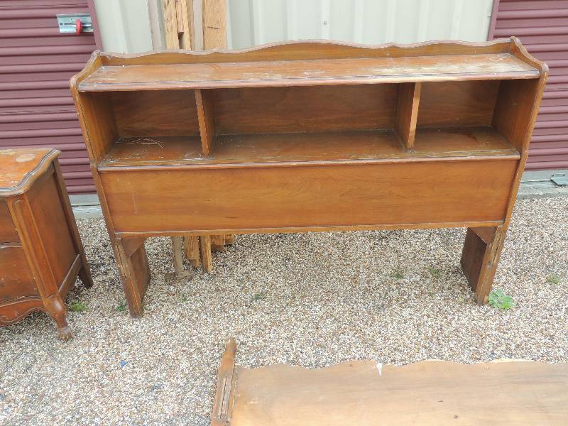 lot 197 image: MID CENTURY MODERN FURNITURE